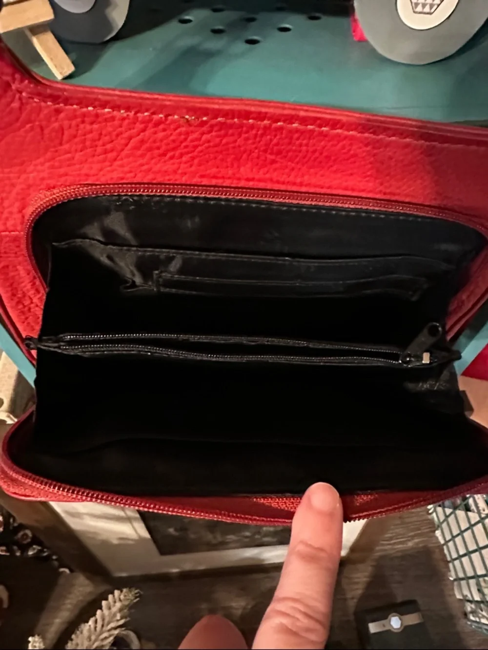 Fossil Red Pebbled Leather Crossbody Bag - Picture 3 of 14